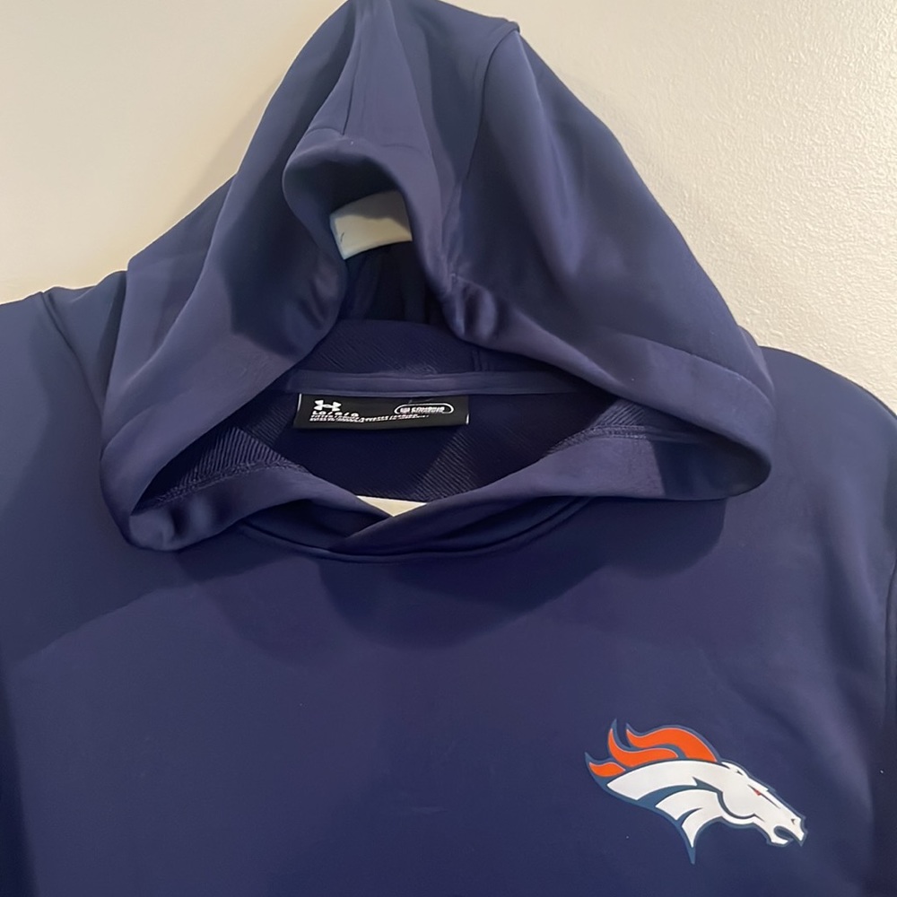 NWOT, Under Armour, Mens Large, Denver Broncos sweatshirt